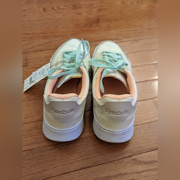 NWT Women's Reebok Club C Legacy - off white and rose - Picture 4 of 6